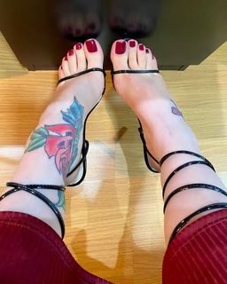 Jaqueline Mello feet photo 1