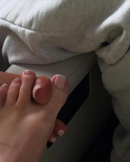 Kylie Jenner feet photo thumbnail