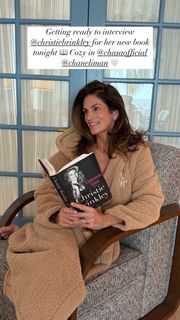 Cindy Crawford feet photo thumbnail
