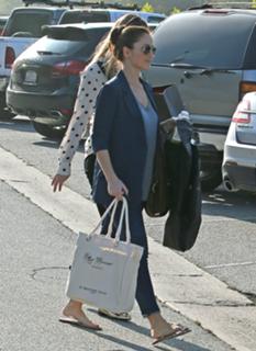 Minka Kelly feet photo thumbnail