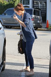Minka Kelly feet photo thumbnail