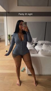 Queen Naija feet photo thumbnail