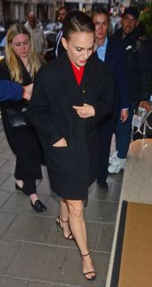 Natalie Portman feet photo thumbnail