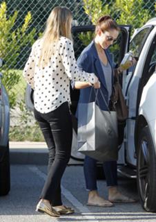 Minka Kelly feet photo thumbnail