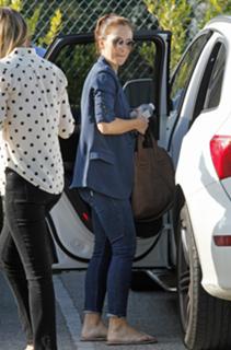 Minka Kelly feet photo thumbnail