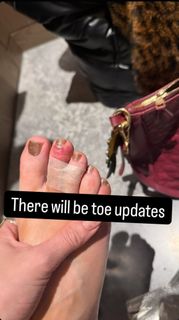 Laura Whitmore feet photo 2