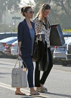 Minka Kelly feet photo thumbnail