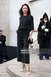 Olga Kurylenko feet photo thumbnail