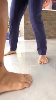 Larissa Manoela feet photo thumbnail