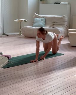 Lola Weippert feet photo thumbnail