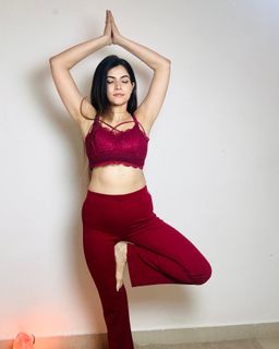 Poonam Yadav feet photo thumbnail
