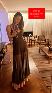 Alessandra Ambrosio feet photo thumbnail