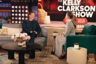 Kelly Clarkson feet photo 5