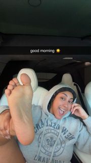 Queen Naija feet photo thumbnail