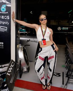 Jasmine Sanders feet photo thumbnail