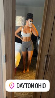 Chelsea Green feet photo thumbnail