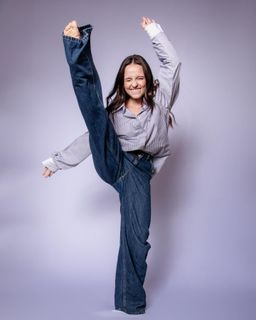 Larissa Manoela feet photo thumbnail