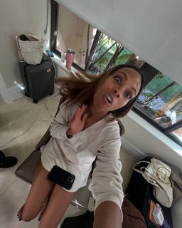 Zoe Saldana feet photo thumbnail