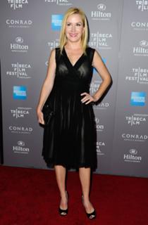 Angela Kinsey feet photo thumbnail