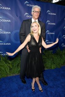 Angela Kinsey feet photo thumbnail