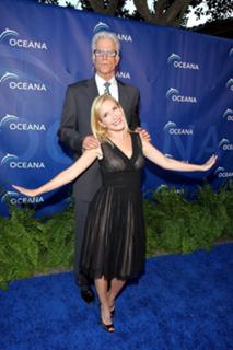 Angela Kinsey feet photo thumbnail