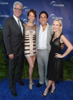Angela Kinsey feet photo thumbnail