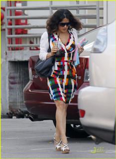 Salma Hayek feet photo thumbnail
