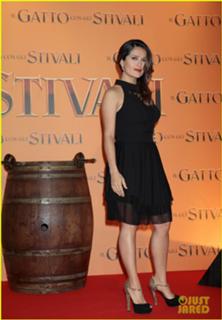 Salma Hayek feet photo thumbnail