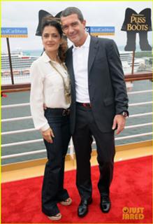 Salma Hayek feet photo thumbnail