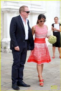 Salma Hayek feet photo thumbnail