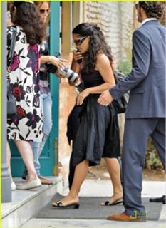 Salma Hayek feet photo thumbnail