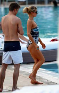Paris Hilton feet photo thumbnail