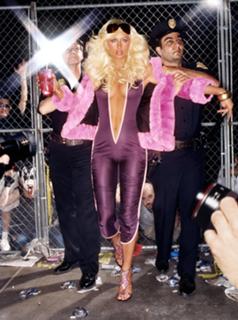Paris Hilton feet photo thumbnail