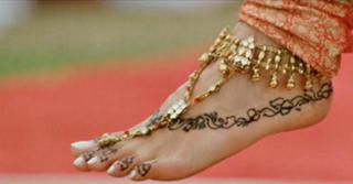 Dia Mirza feet photo thumbnail