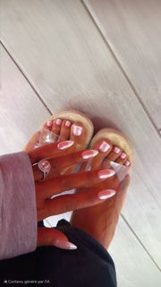 Ayem Nour feet photo 1