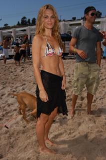 Molly Sims feet photo thumbnail