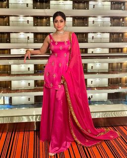 Shamita Shetty feet photo 2