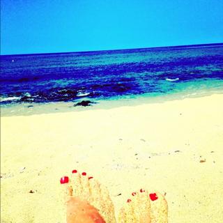 Julianne Hough feet photo thumbnail