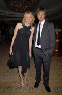 Lucy Lawless feet photo thumbnail