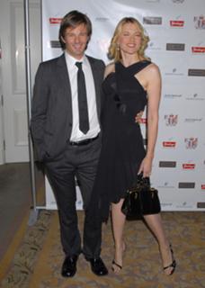 Lucy Lawless feet photo thumbnail