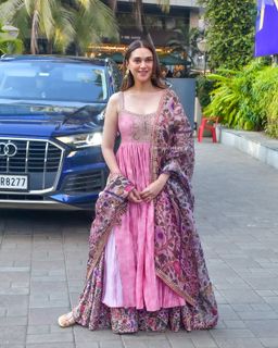 Aditi Rao Hydari feet photo 2
