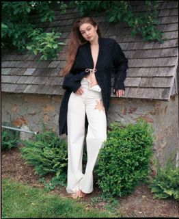 Gigi Hadid feet photo thumbnail