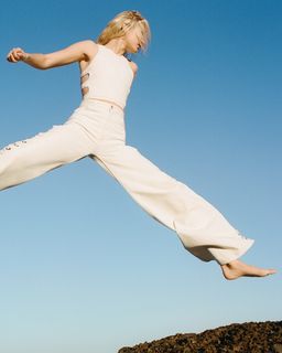 Gigi Hadid feet photo thumbnail
