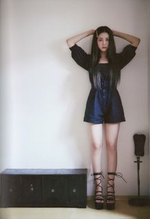 Ji-soo Kim feet photo 1