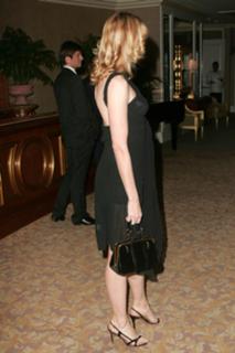 Lucy Lawless feet photo thumbnail