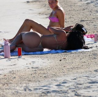 Kylie Jenner feet photo thumbnail