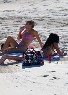 Kylie Jenner feet photo thumbnail