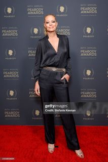 Jeri Ryan feet photo 3