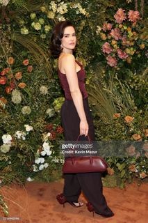 Zoey Deutch feet photo 5