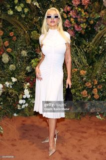 Christina Aguilera feet photo 1